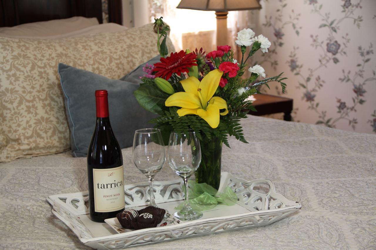 Olallieberry Inn Bed And Breakfast Cambria Extérieur photo
